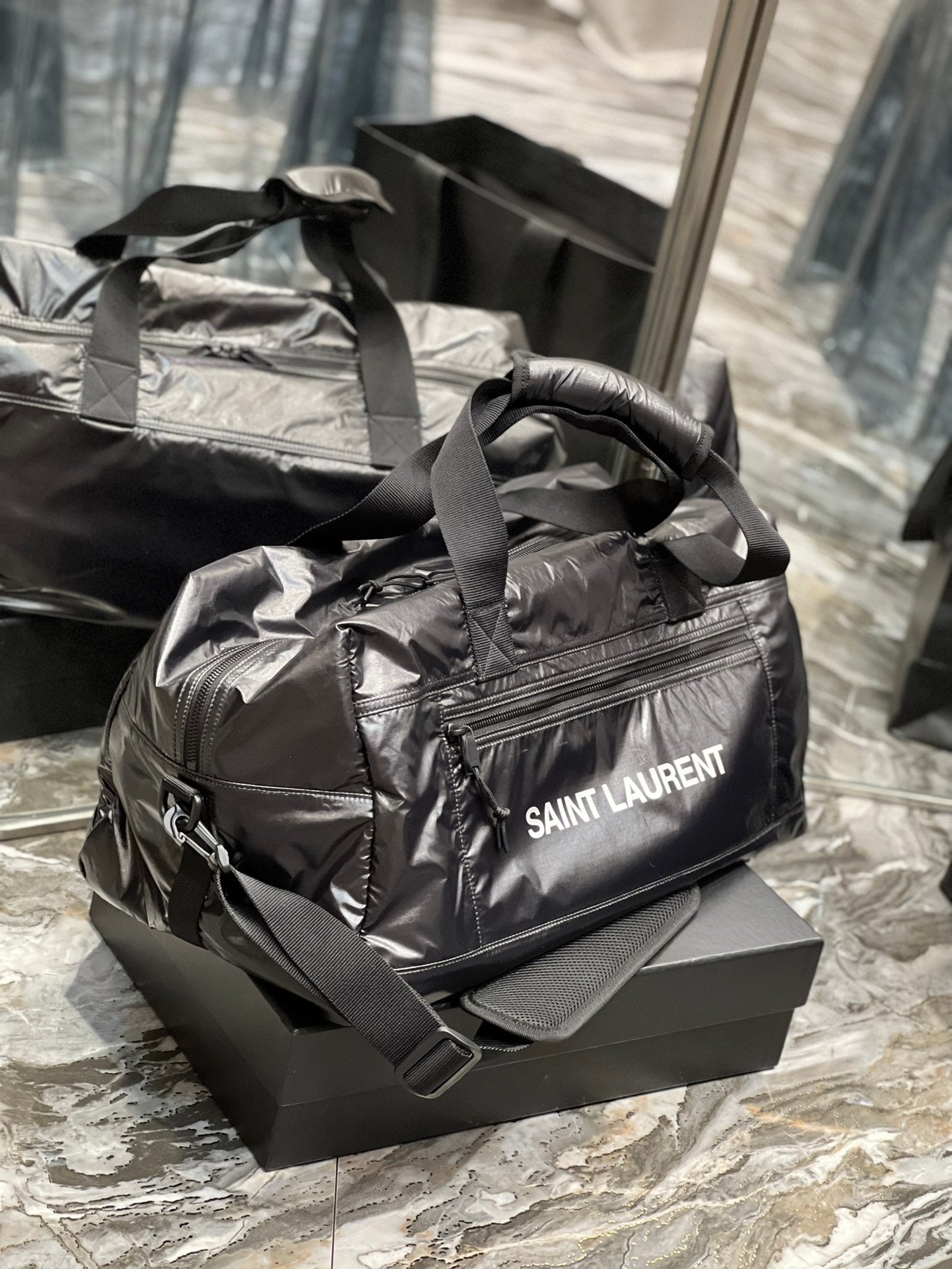 TRAVEL TOTE BAG 50 IN BLACK POLISHED NYLON