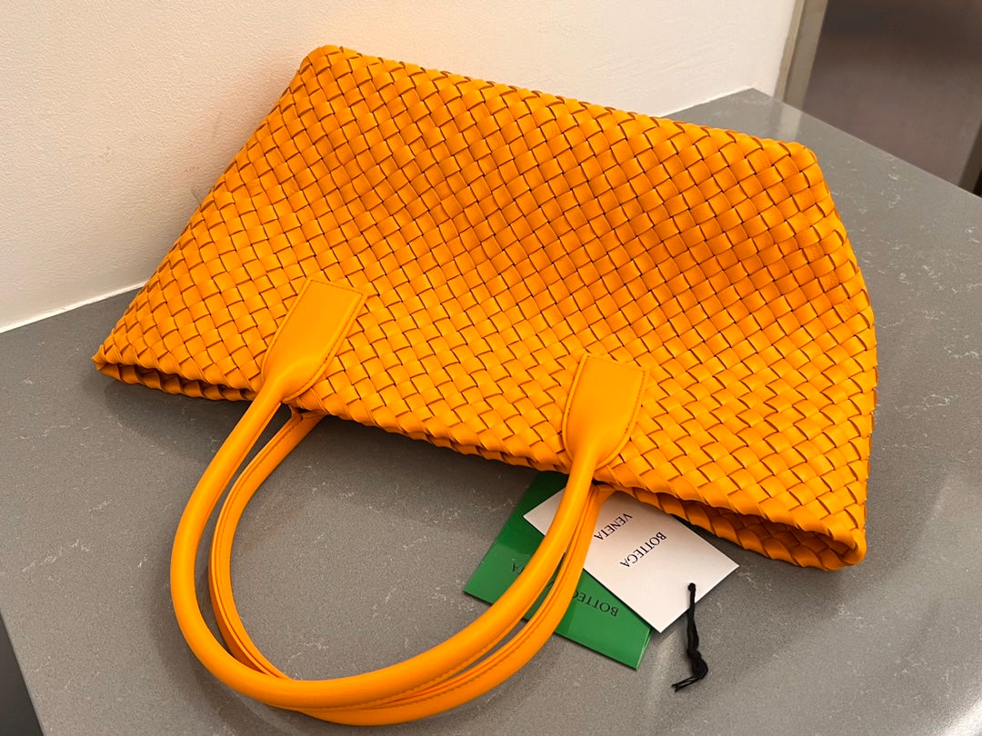 SMALL CABAT 32 IN UT ORANGE LAMBSKIN