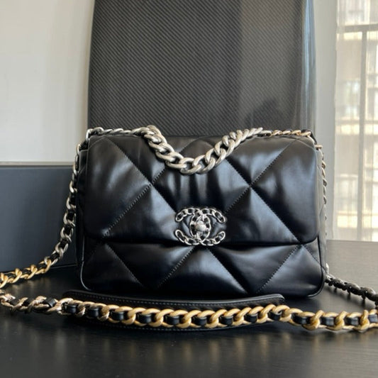 19 FLAP BAG 30 BLACK GOATSKIN RUTHENIUM HARDWARE