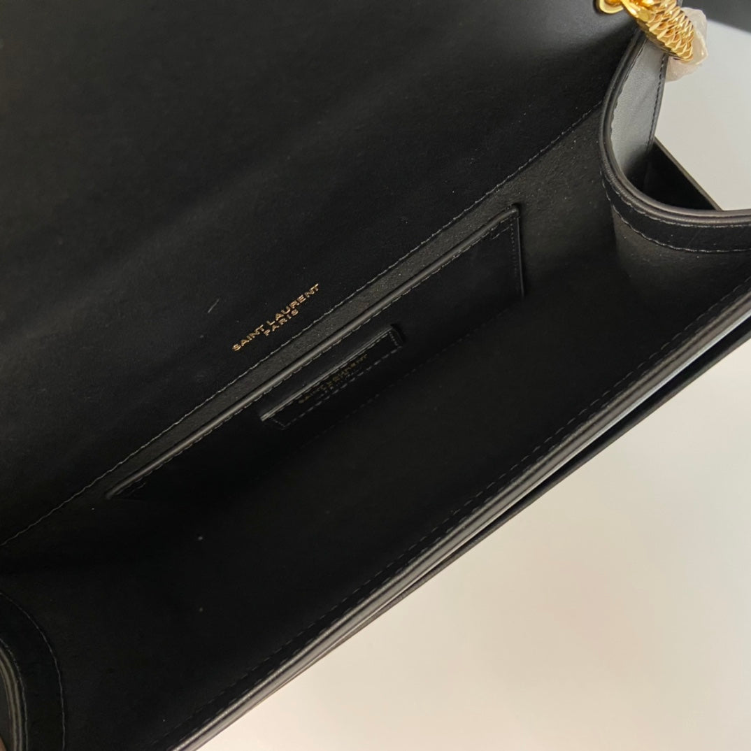 KATE TASSEL 24 BLACK CALFSKIN WITH GOLD LOGO