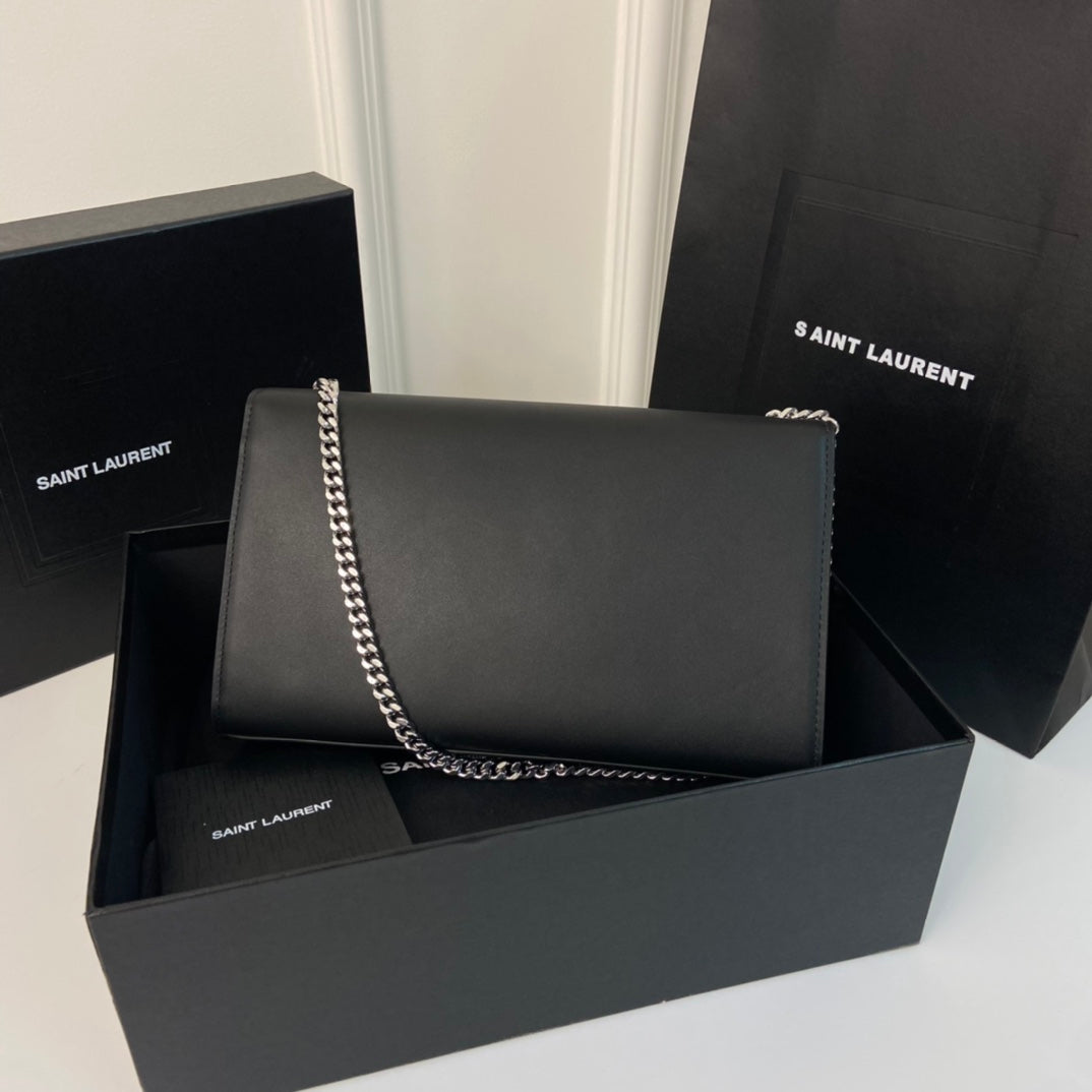 KATE TASSEL 24 BLACK CALFSKIN WITH SILVER LOGO