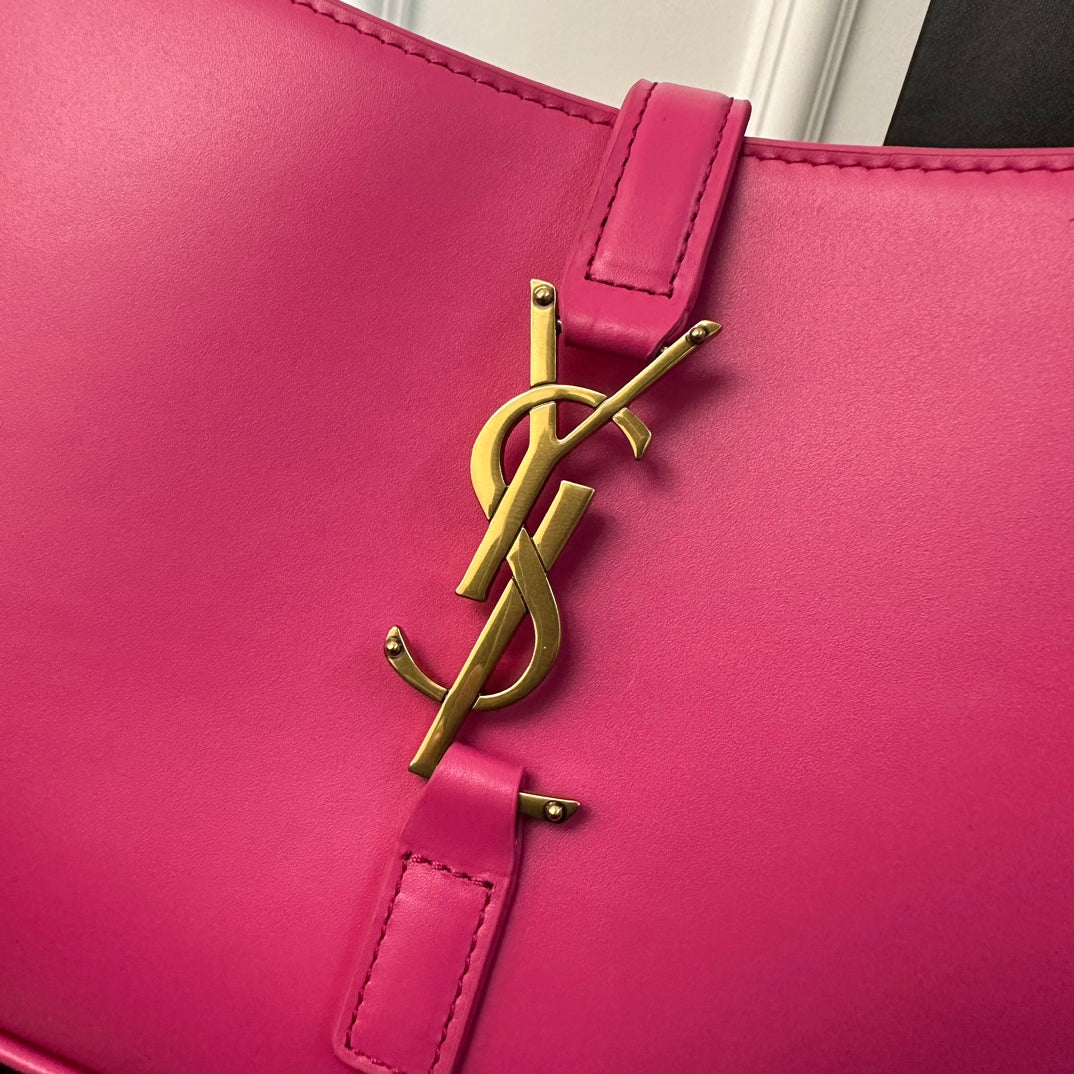 LE 5 À 7 BAG 24 BRIGHT PINK CALFSKIN