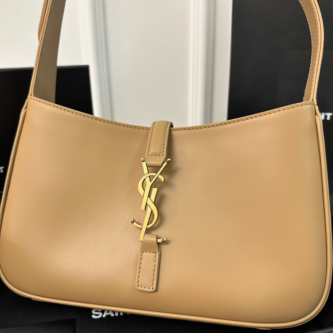 LE 5 À 7 BAG 24 YELLOW CREAM CALFSKIN