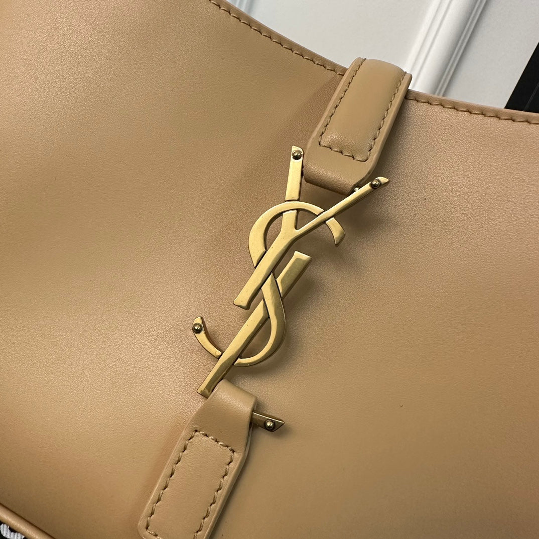 LE 5 À 7 BAG 24 YELLOW CREAM CALFSKIN