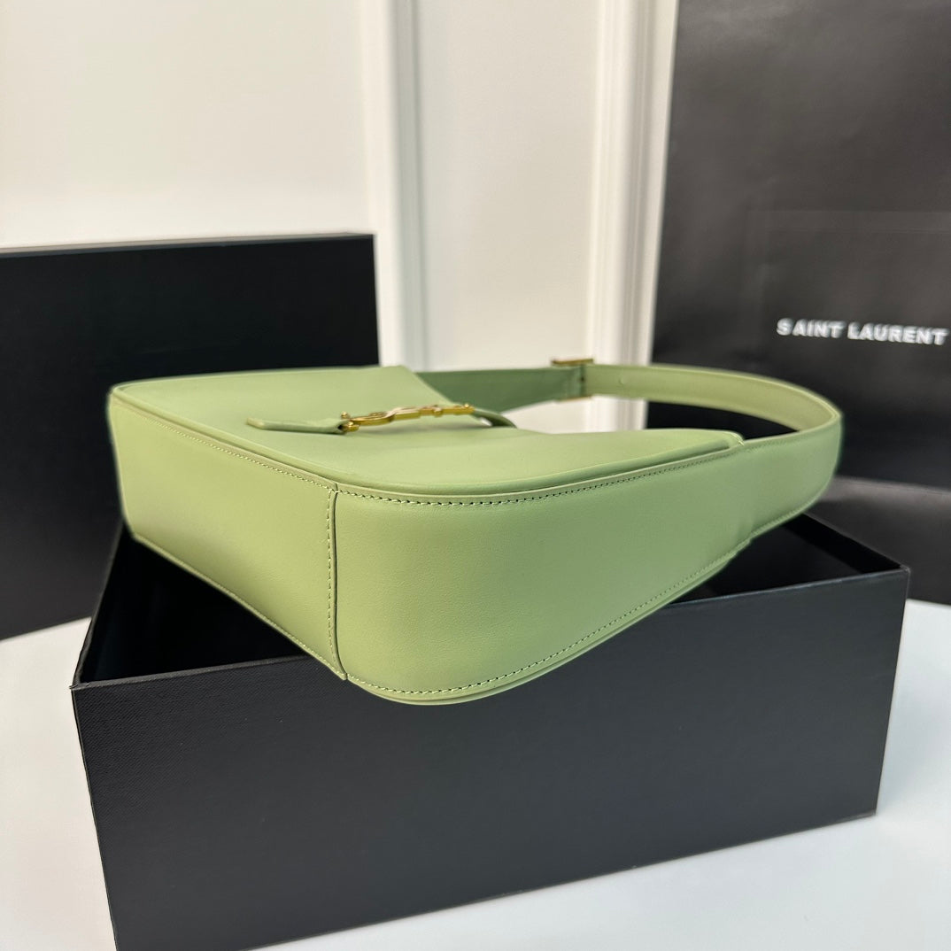 LE 5 À 7 BAG 24 LIGHT GREEN CALFSKIN