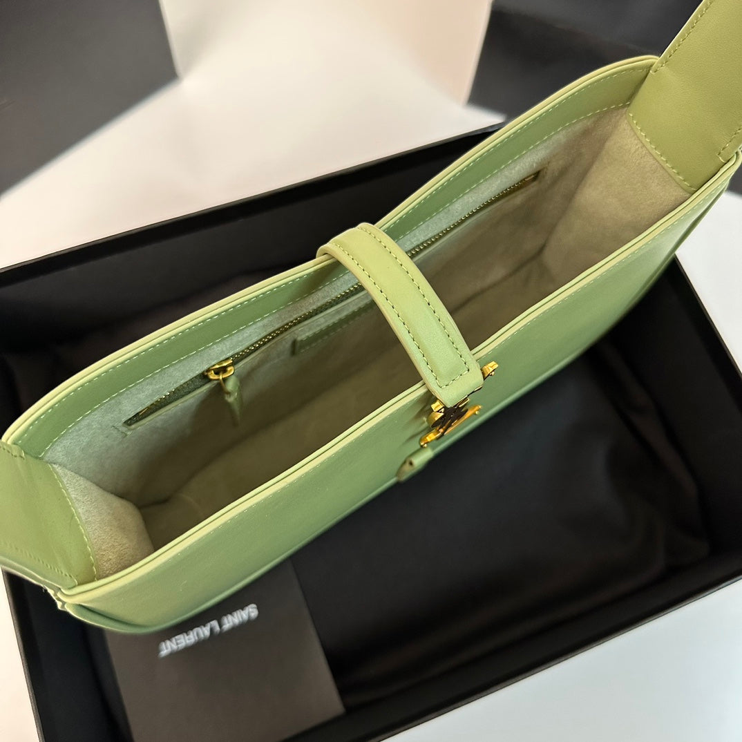 LE 5 À 7 BAG 24 LIGHT GREEN CALFSKIN