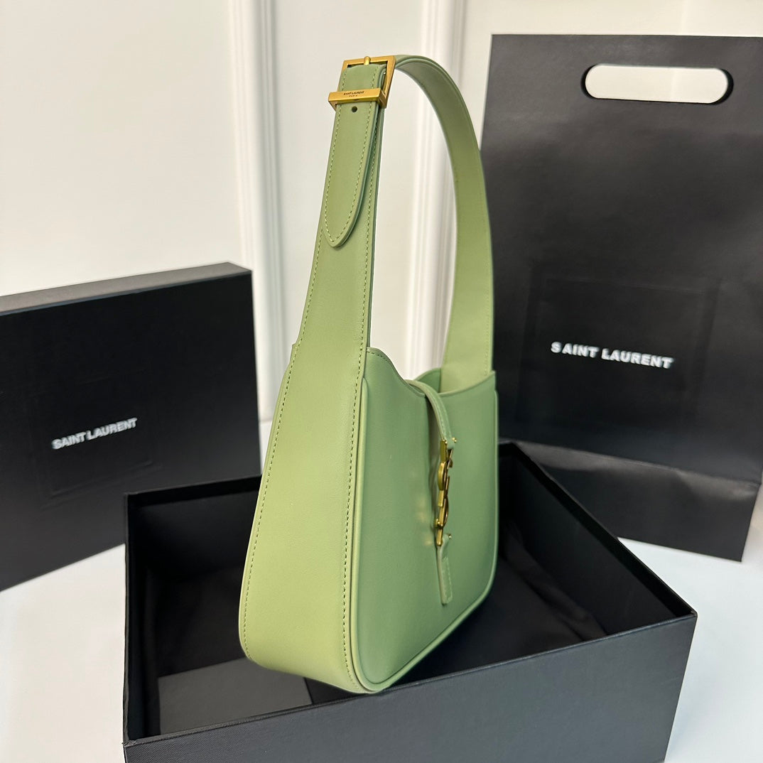 LE 5 À 7 BAG 24 LIGHT GREEN CALFSKIN