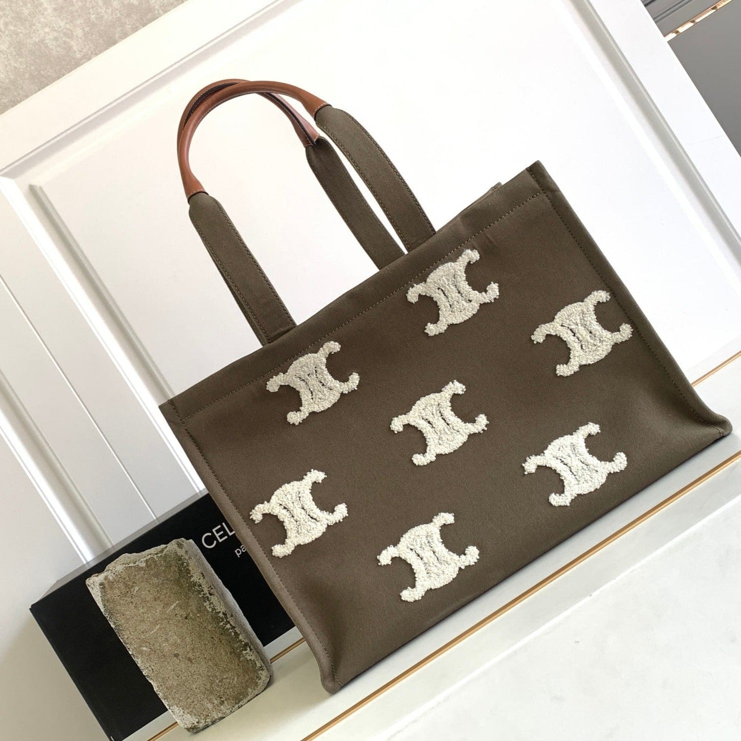 DARK BROWN 41 CANVAS TOTE LOGO LETTER