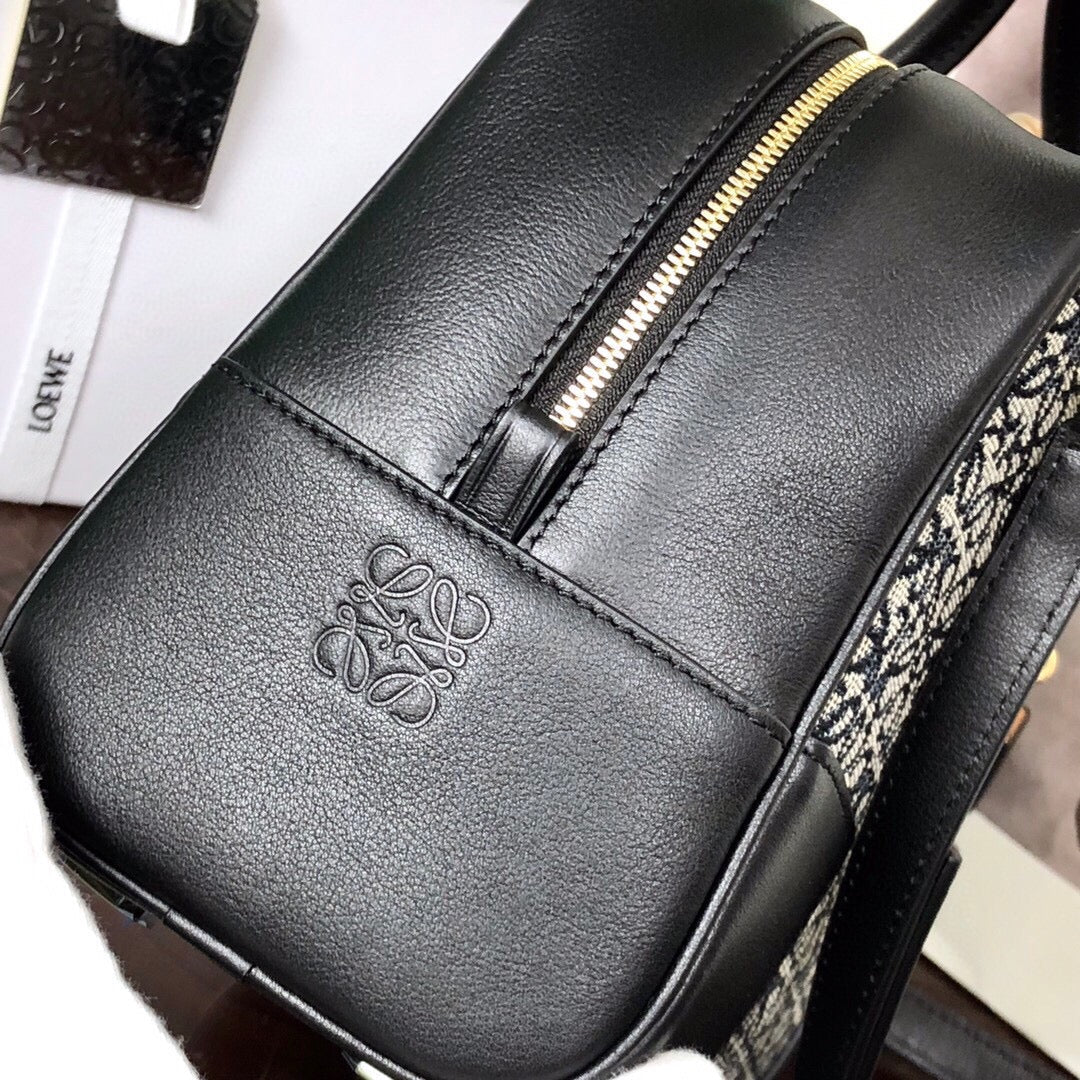 LOE AMAZONA 19 BAG IN BLACK CALFSKIN AND MONOGRAM JACQUARD