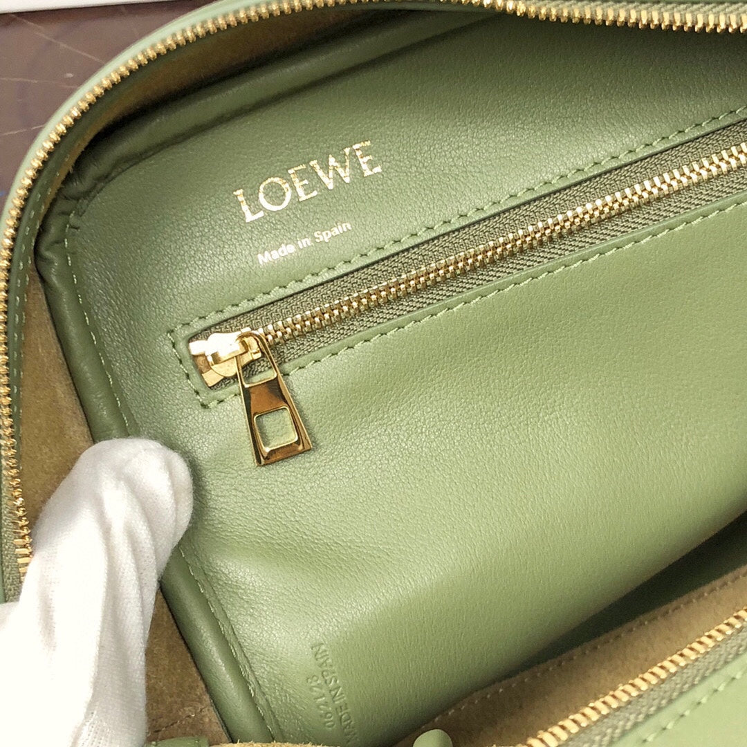 LOE AMAZONA 19 BAG IN AVOCADO GREEN NAPPA CALFSKIN