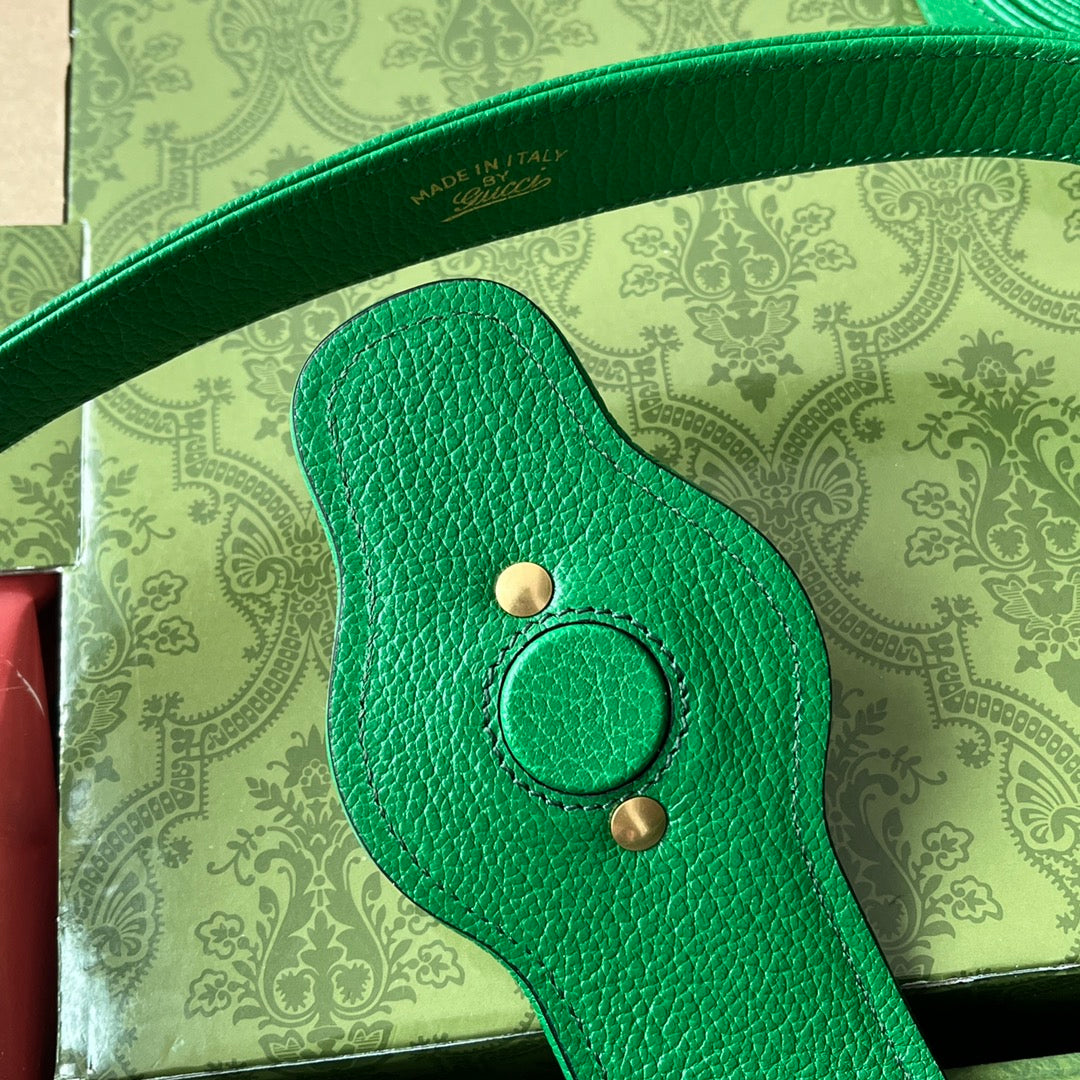 MEDIUM SHOULDER BAG 39 IN GREEN CALFSKIN GOLD HARDWARE