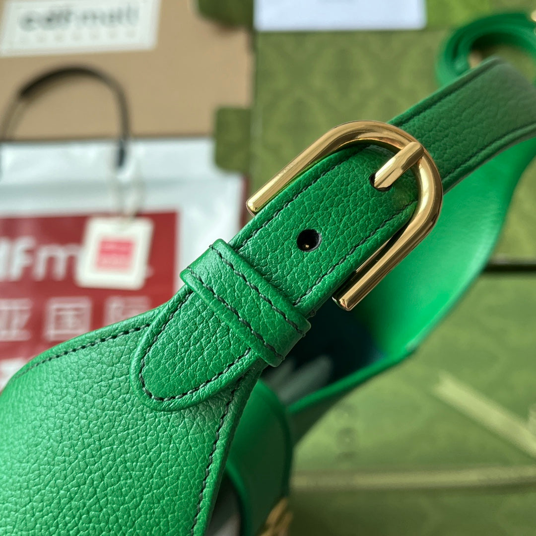 MEDIUM SHOULDER BAG 39 IN GREEN CALFSKIN GOLD HARDWARE