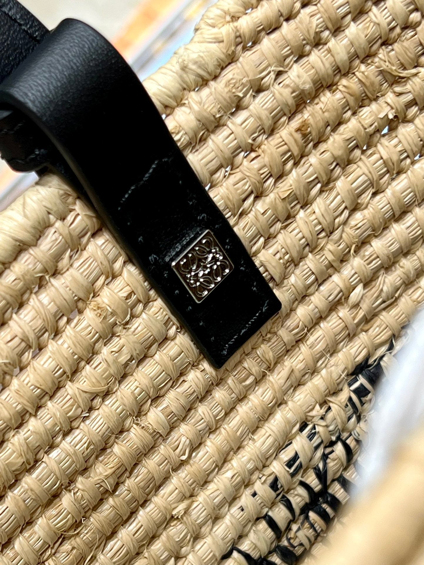 LOE BASKET BAG 28 IN NATURAL MIX BLACK RAFFIA