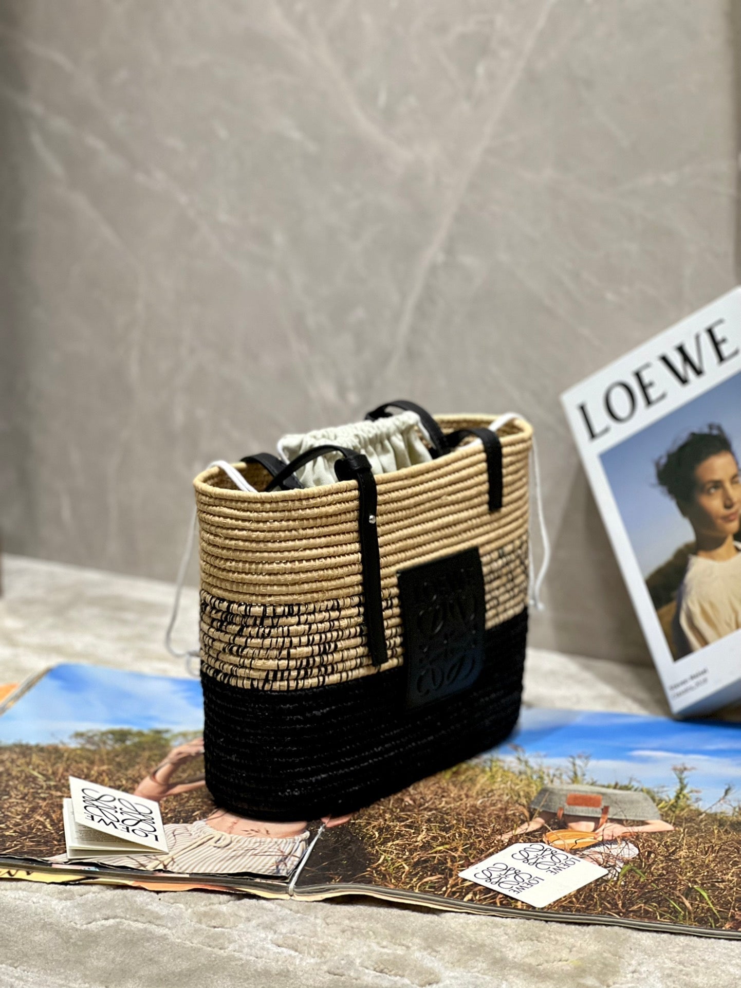 LOE BASKET BAG 28 IN NATURAL MIX BLACK RAFFIA