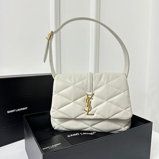 LE 5 À 7 HANDBAG 24 IN WHITE LAMBSKIN