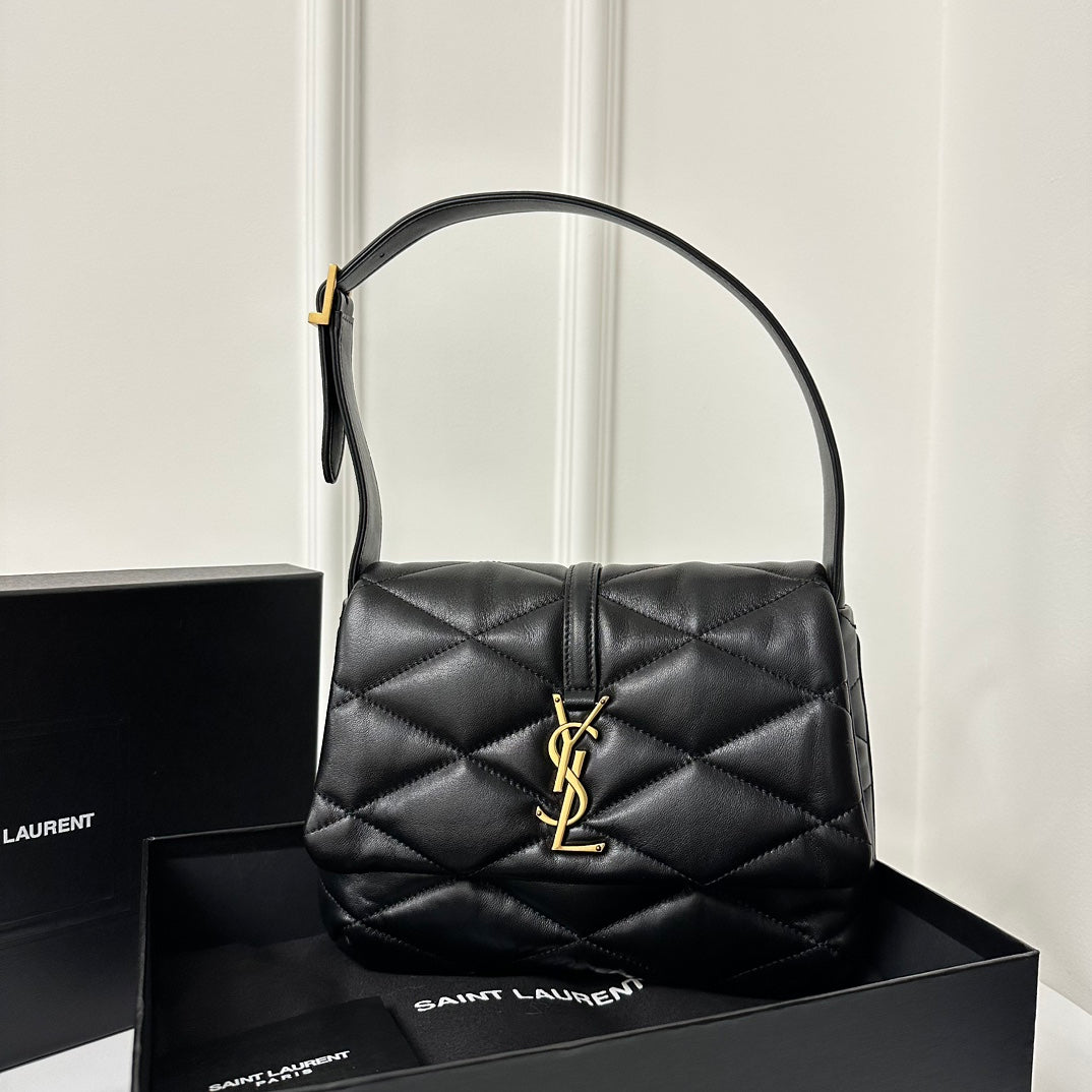 LE 5 À 7 HANDBAG 24 IN BLACK LAMBSKIN