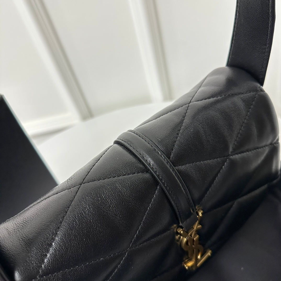 LE 5 À 7 HANDBAG 24 IN BLACK LAMBSKIN