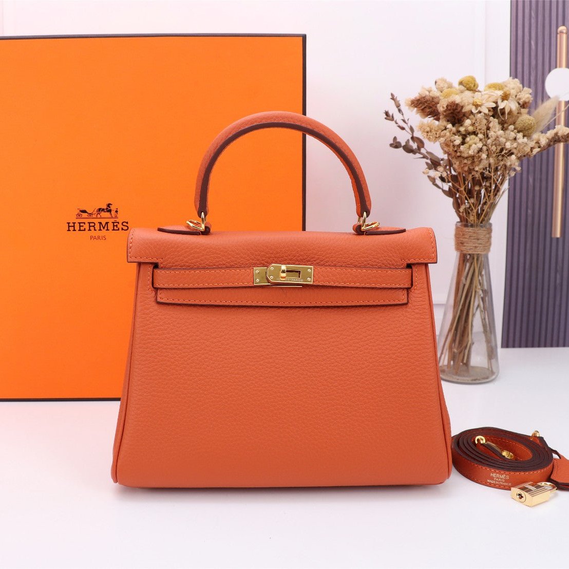 HM KELLY BAG 28 ORANGE CALFSKIN GOLD HARDWARE