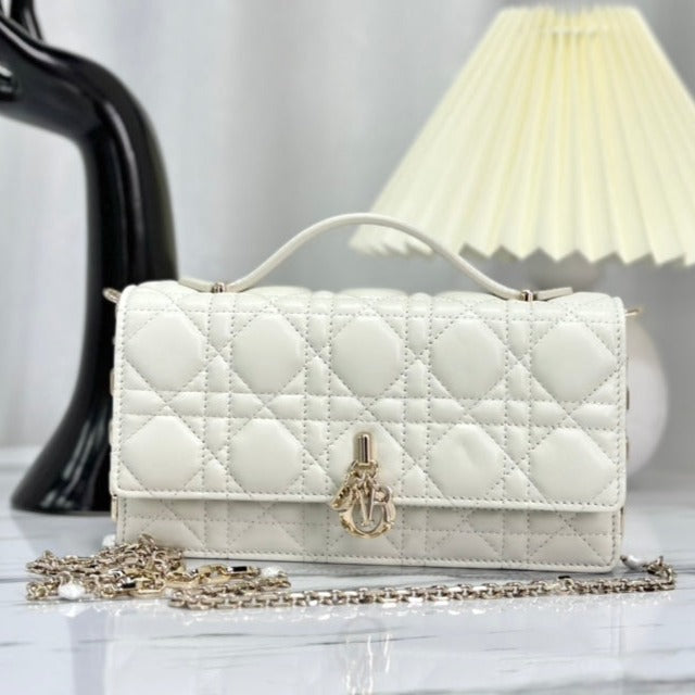 LADY 21 CHAIN BAG IN WHITE LAMBSKIN