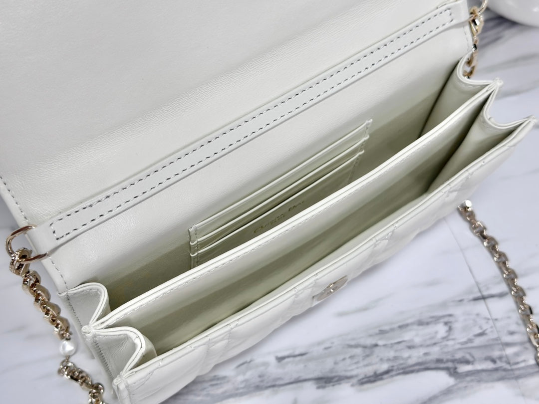 LADY 21 CHAIN BAG IN WHITE LAMBSKIN