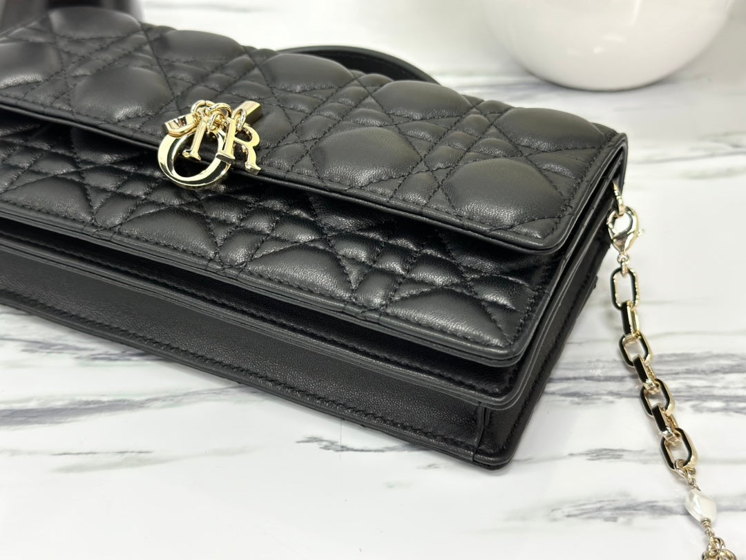 LADY CHAIN BAG 21 IN BLACK LAMBSKIN