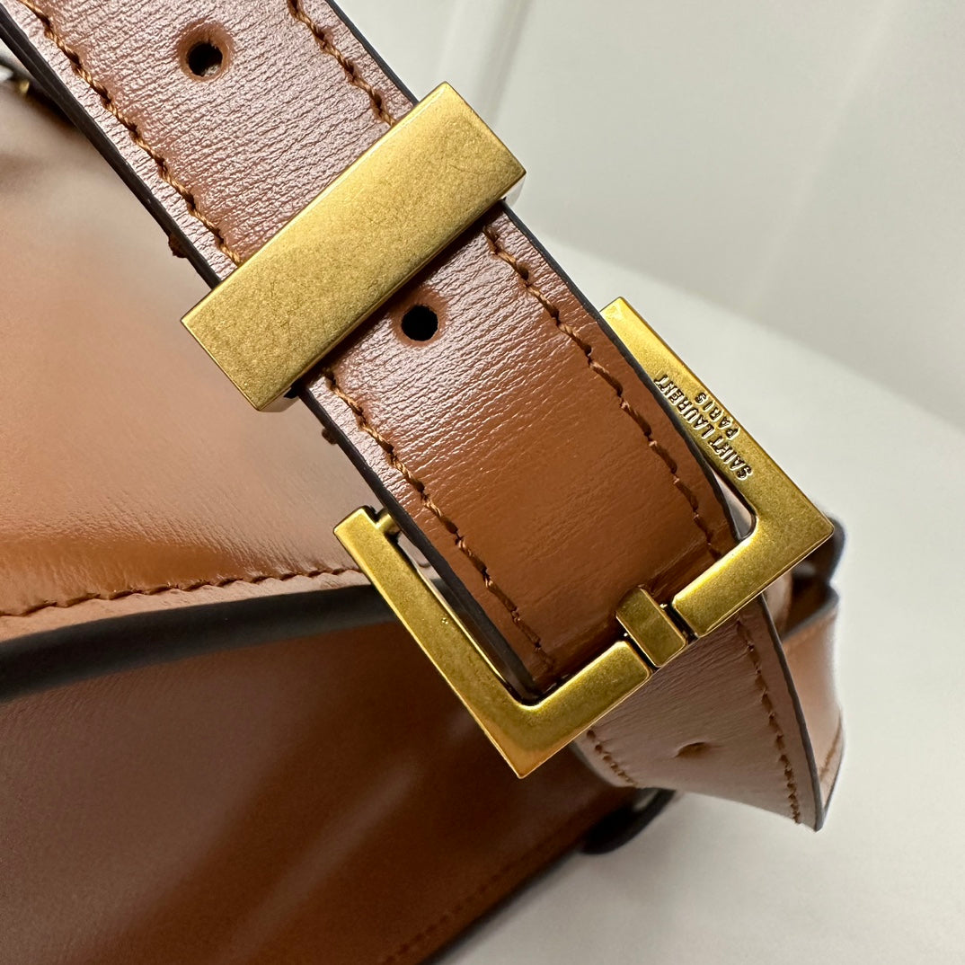 MANHATTAN 29 TOP-HANDLE IN SMOOTH CINNAMON BROWN CALFSKIN