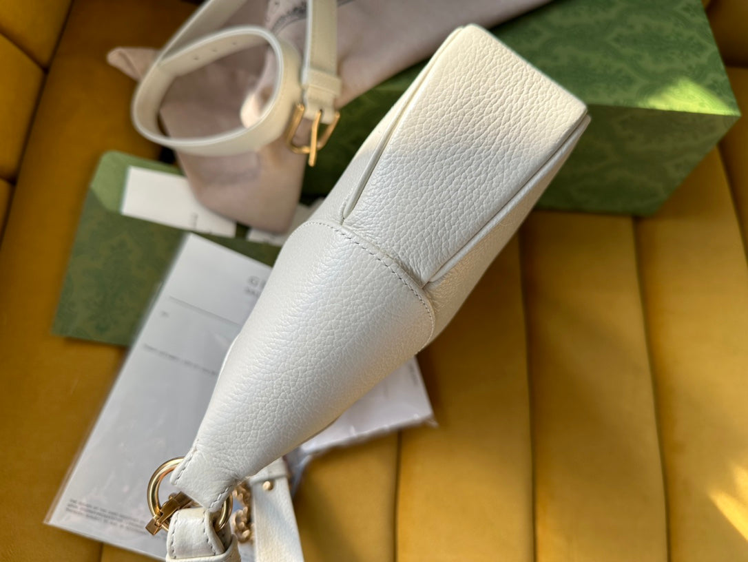 SHOULDER BAG 25 IN WHITE LAMBSKIN GOLD HARDWARE