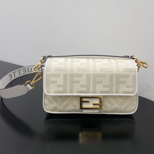 FENDI 26 BAGUETTE WHITE NAPPA LEATHER BAG WITH GOLD HARDWARE