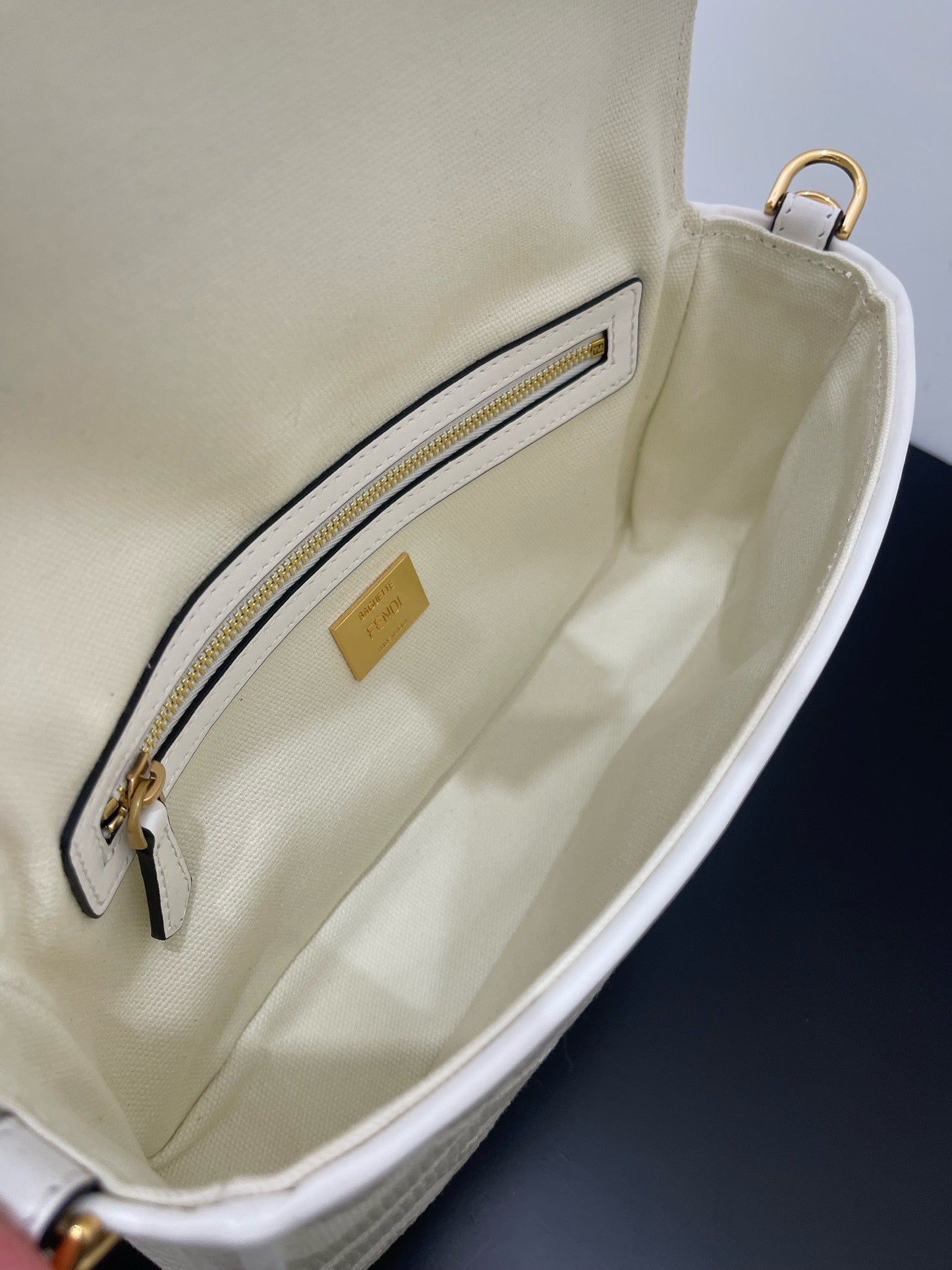 FENDI 26 BAGUETTE WHITE NAPPA LEATHER BAG WITH GOLD HARDWARE