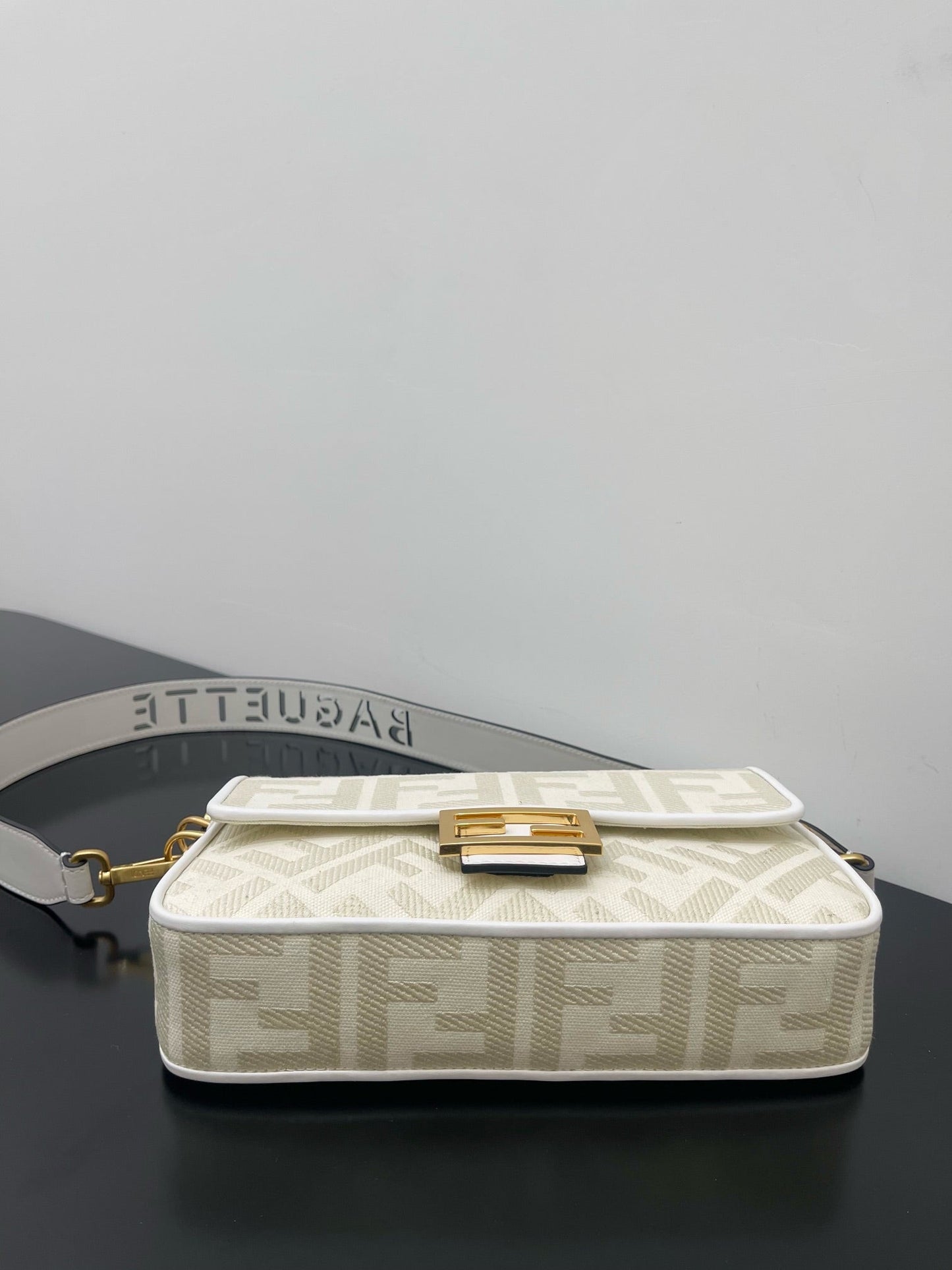 FENDI 26 BAGUETTE WHITE NAPPA LEATHER BAG WITH GOLD HARDWARE