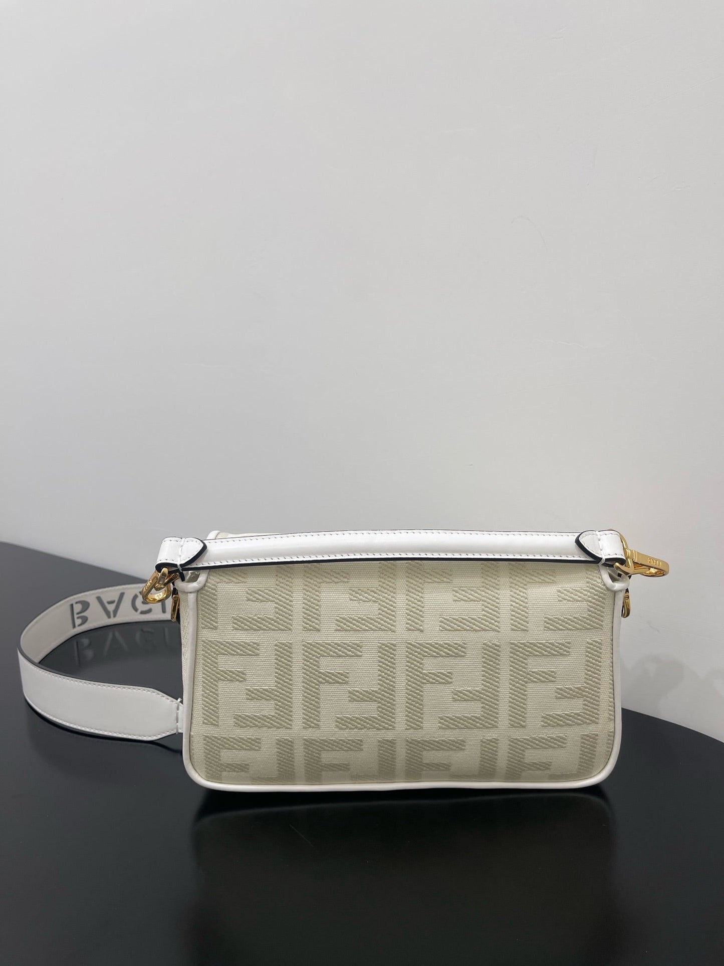 FENDI 26 BAGUETTE WHITE NAPPA LEATHER BAG WITH GOLD HARDWARE