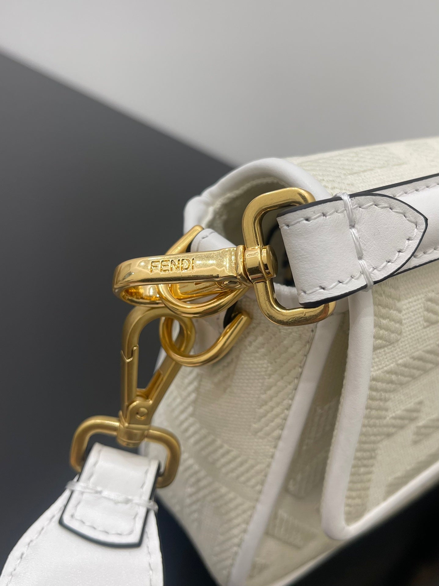 FENDI 26 BAGUETTE WHITE NAPPA LEATHER BAG WITH GOLD HARDWARE