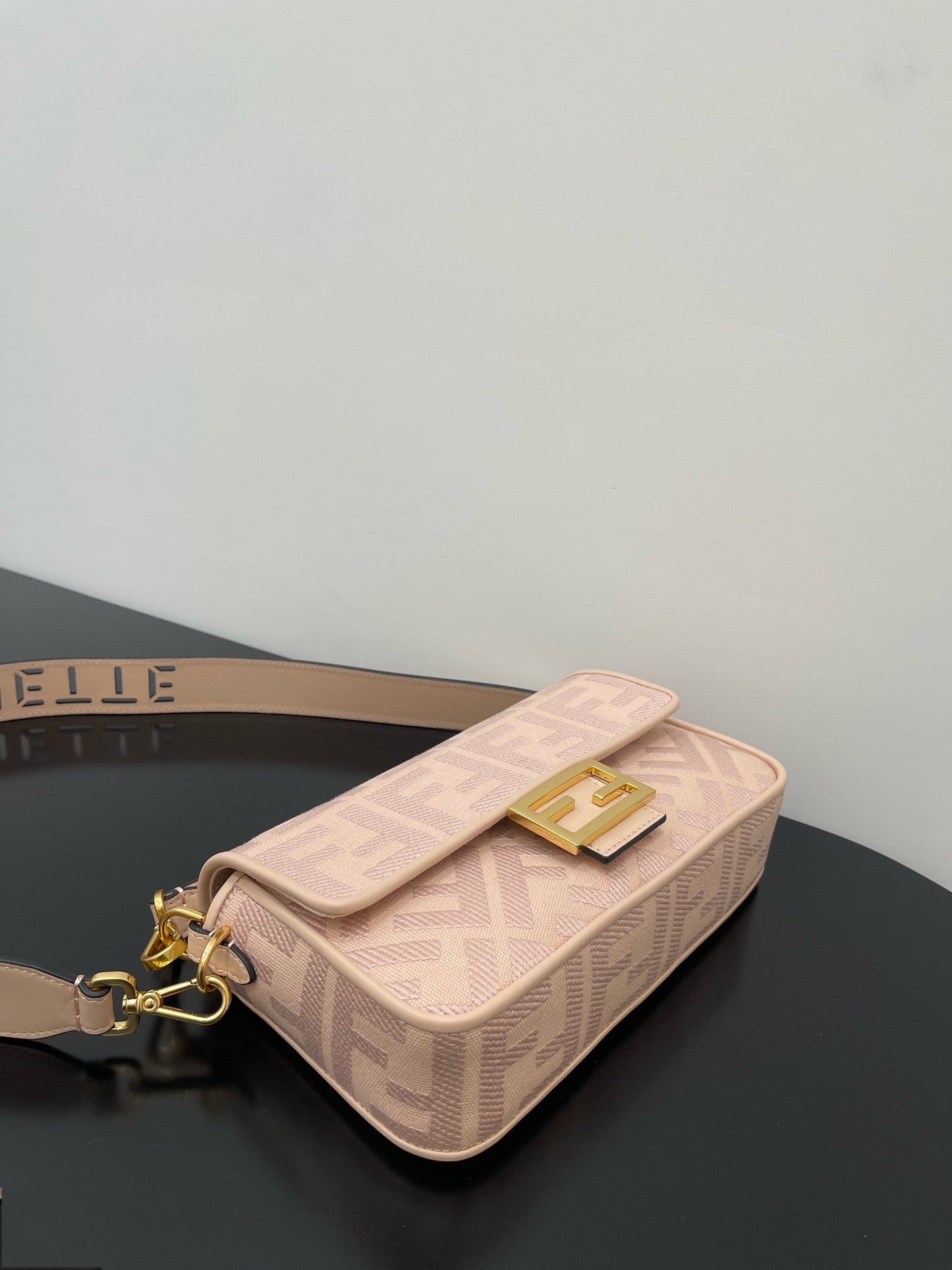 FENDI 26 BAGUETTE LIGHT PINK NAPPA LEATHER BAG WITH GOLD HARDWARE