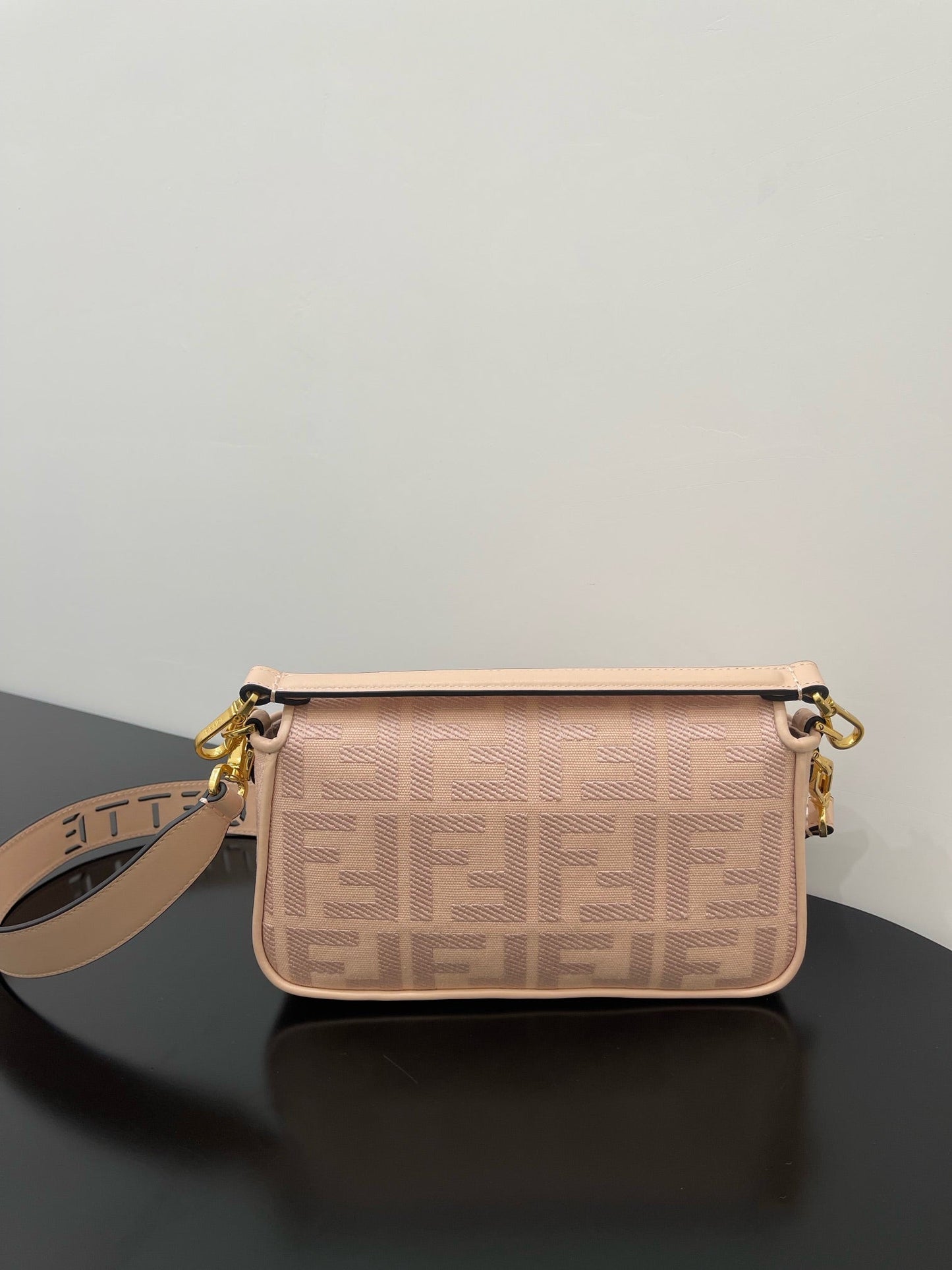 FENDI 26 BAGUETTE LIGHT PINK NAPPA LEATHER BAG WITH GOLD HARDWARE