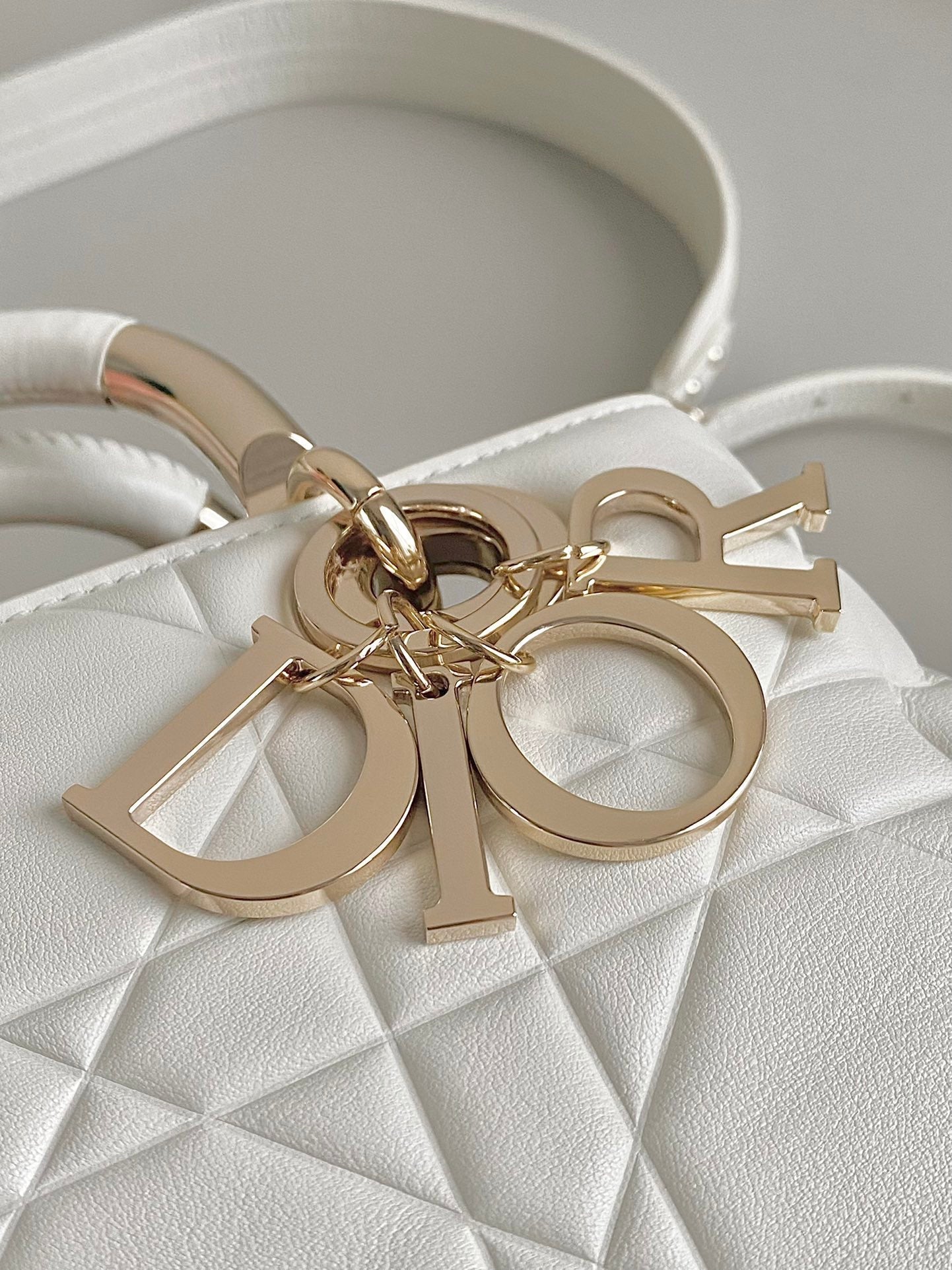 LADY 25 HANDBAG IN WHITE CALFSKIN