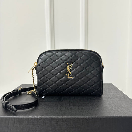 GABY 19 ZIPPED POUCH IN QUILTED BLACK LAMBSKIN