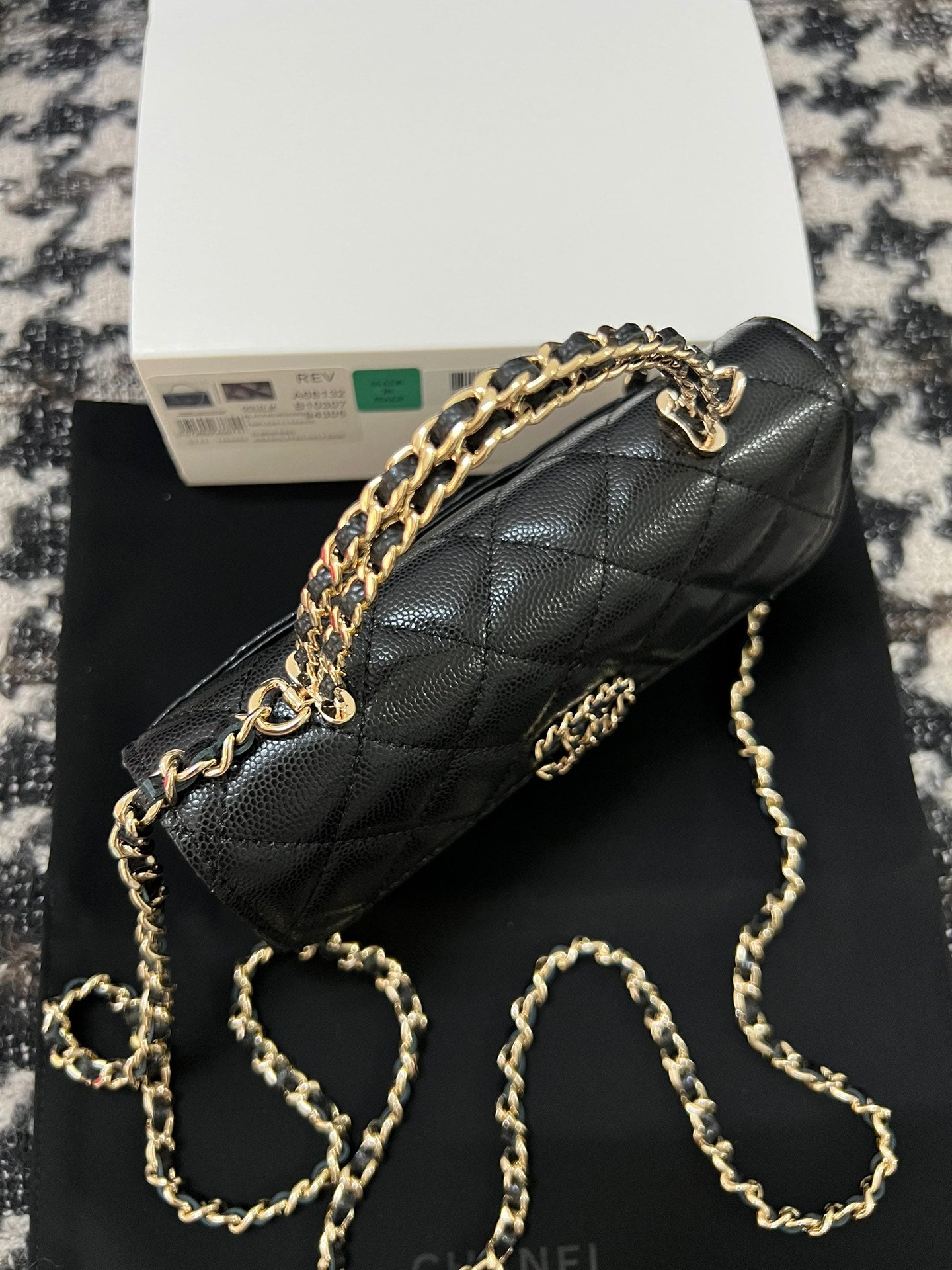 CC KELLY 18 BAG IN BLACK CALFSKIN WITH GOLD HARDWARE