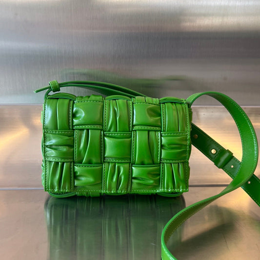 MINI CASSETTE 19 IN SHAMROCK GREEN SOFT LAMBSKIN