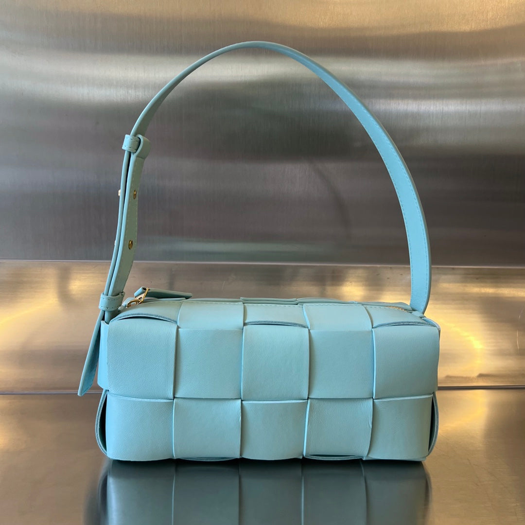 BRICK CASSETTE 28 IN SKY BLUE CALFSKIN