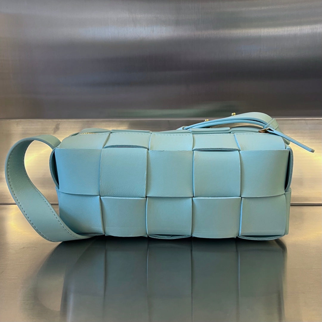 BRICK CASSETTE 28 IN SKY BLUE CALFSKIN