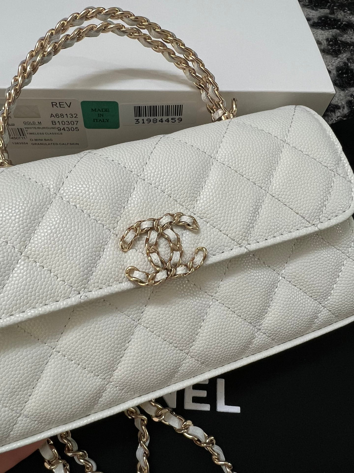 CC KELLY 18 BAG IN WHITE CALFSKIN WITH STRAP