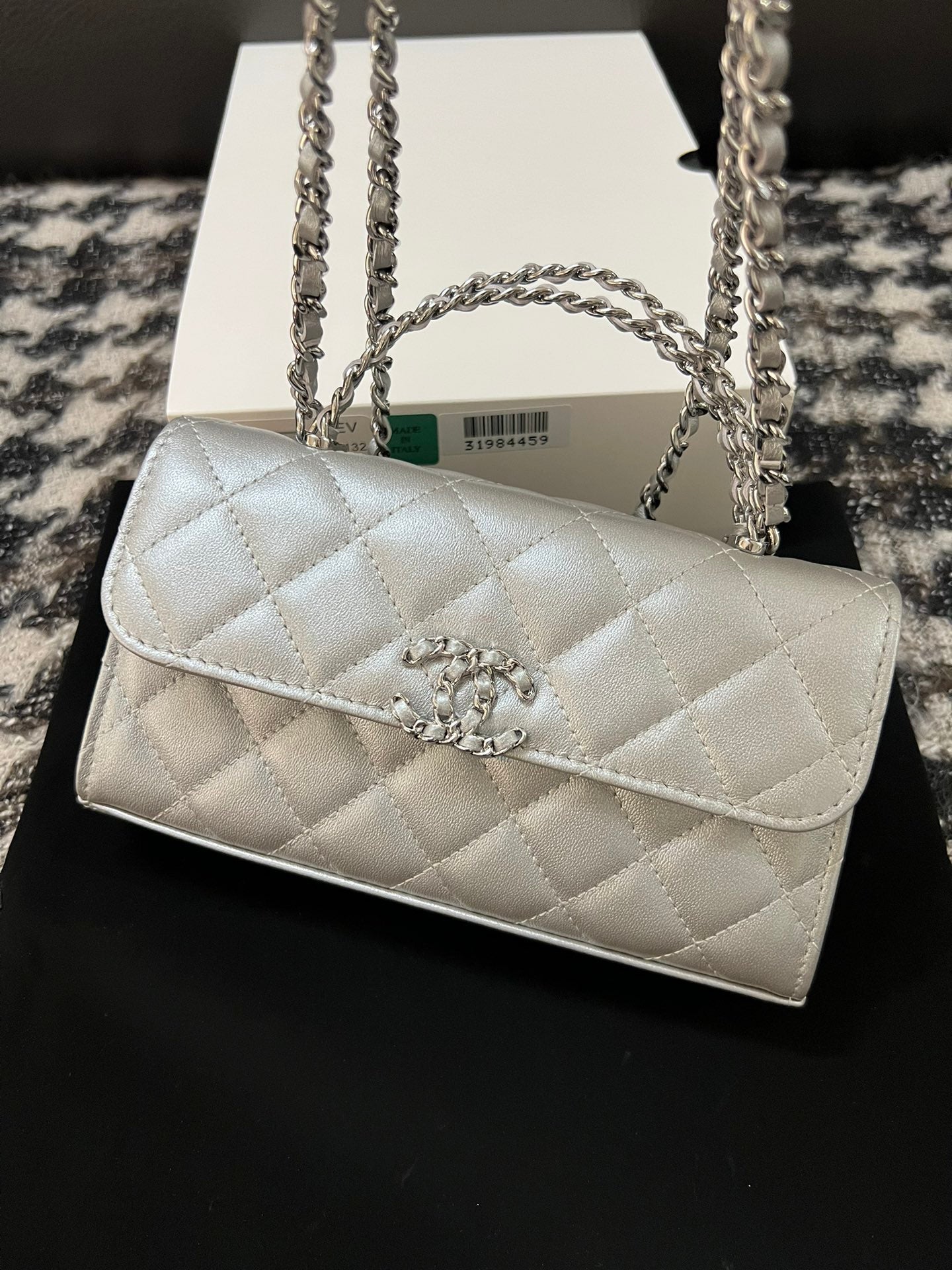 CC KELLY 18 BAG IN SILVER CALFSKIN WITH STRAP