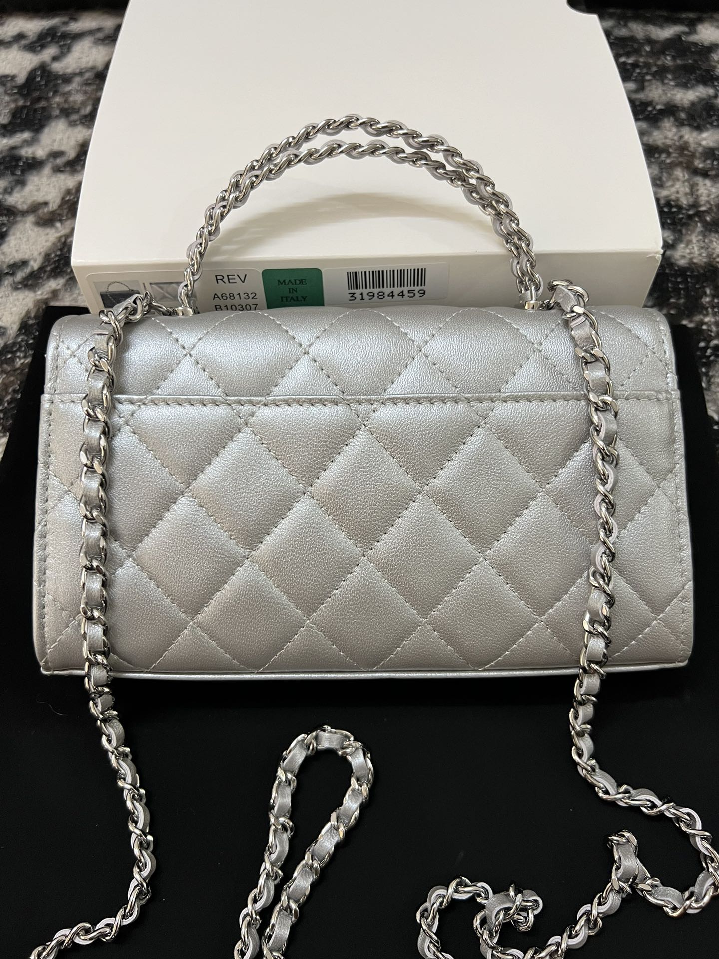 CC KELLY 18 BAG IN SILVER CALFSKIN WITH STRAP