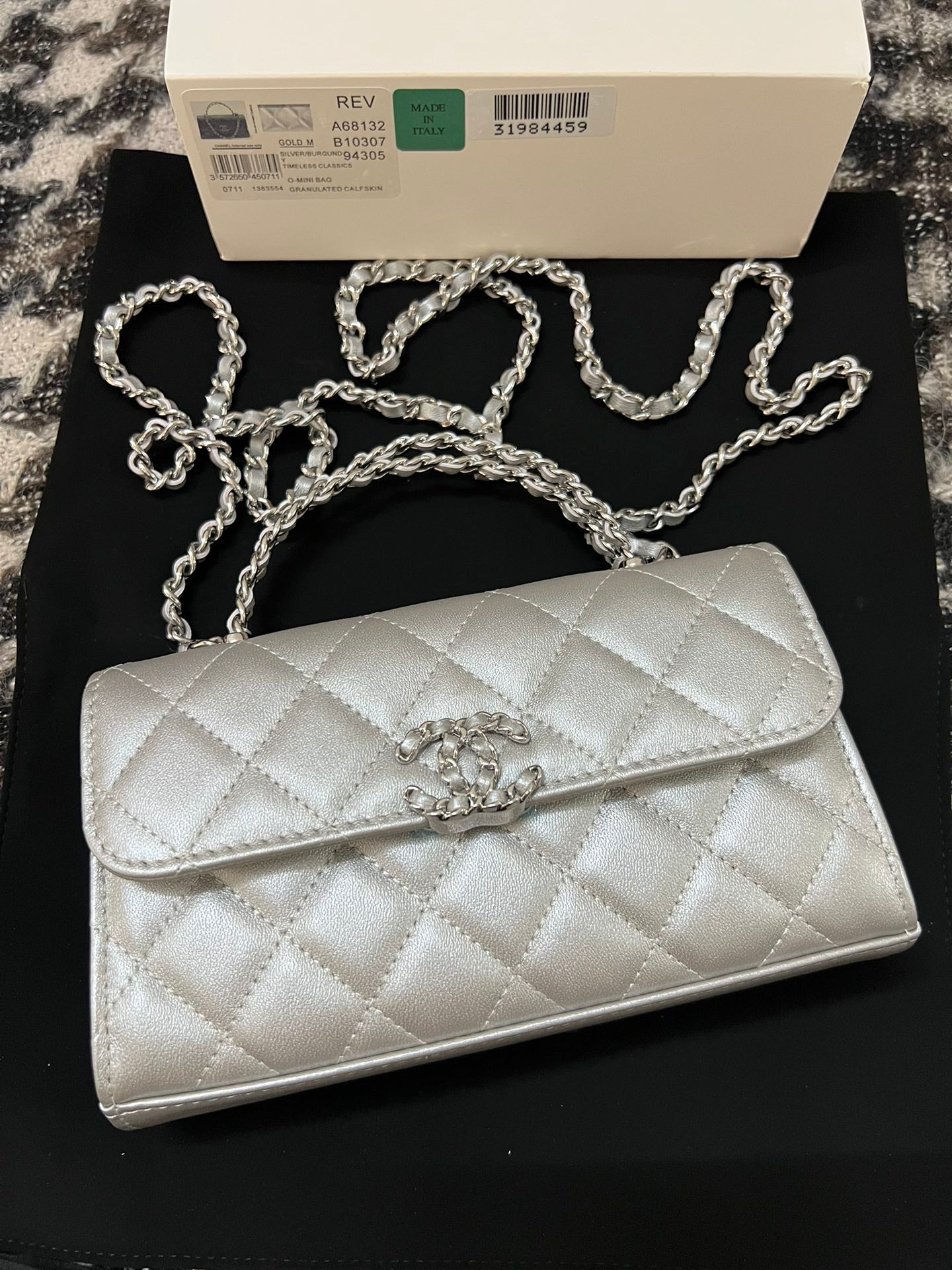 CC KELLY 18 BAG IN SILVER CALFSKIN WITH STRAP