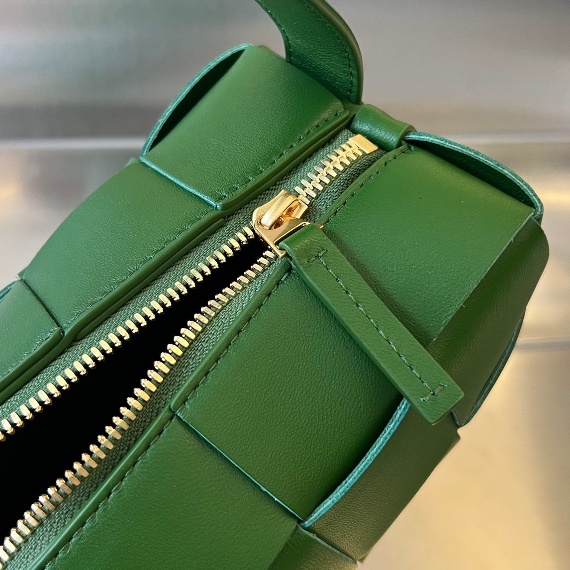 BRICK CASSETTE 28 IN DARK GREEN CALFSKIN