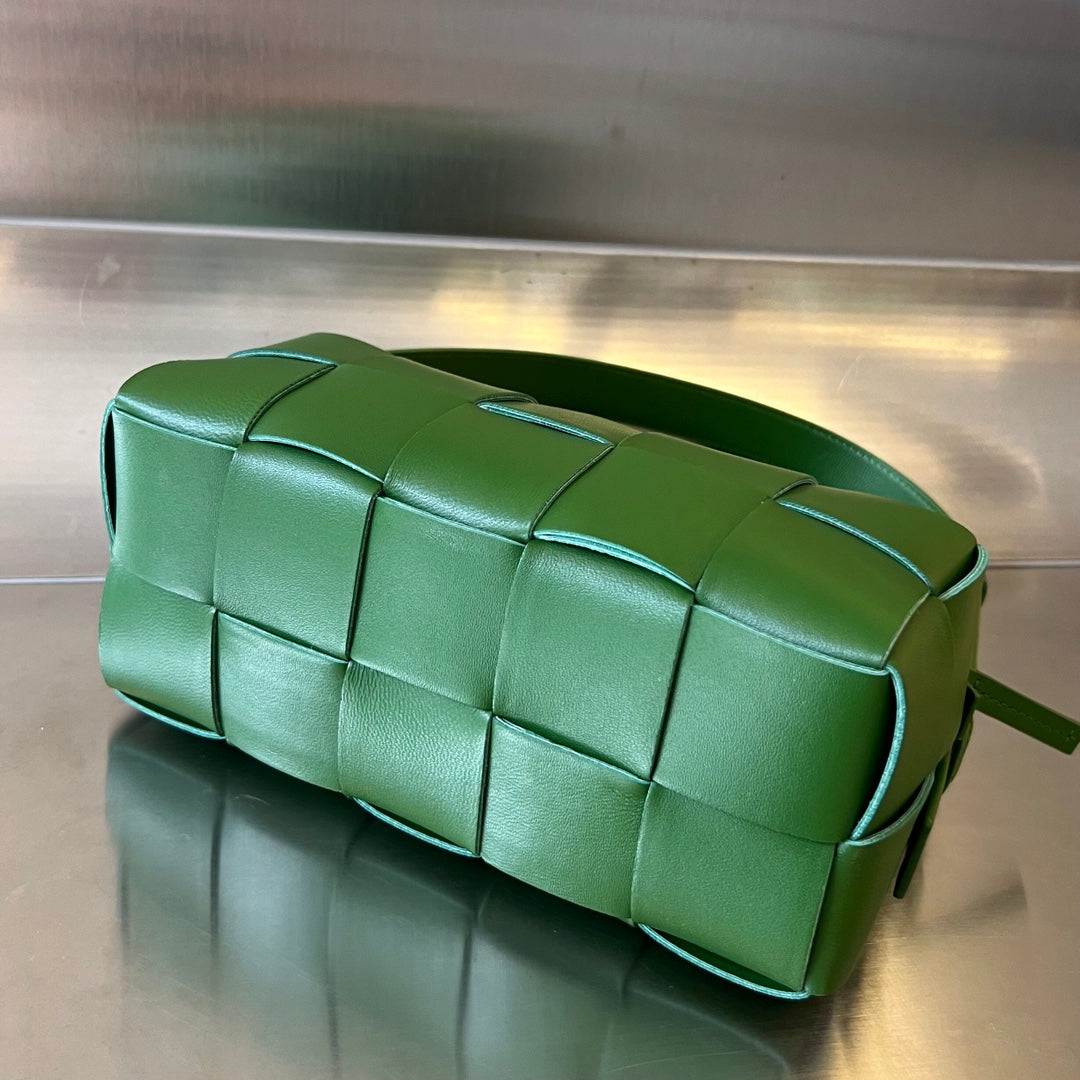 BRICK CASSETTE 28 IN DARK GREEN CALFSKIN