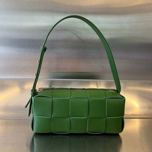 BRICK CASSETTE 28 IN DARK GREEN CALFSKIN