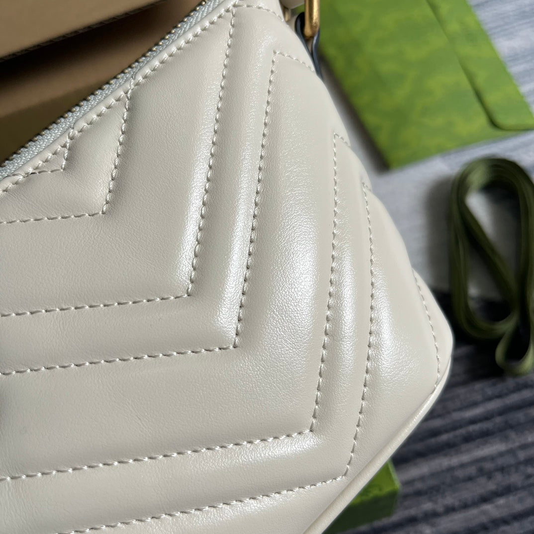 GG MARMONT SMALL 23 HANDBAG IN WHITE CALFSKIN WITH GOLDEN LOGO