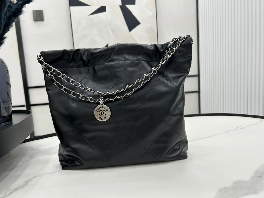 CC MEDIUM 37 HANDBAG IN BLACK CALFSKIN SILVER HARDWARE