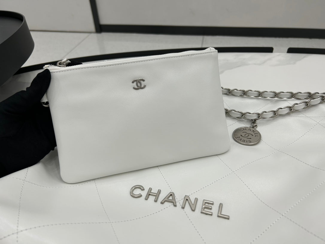 CC LARGE 42 HANDBAG IN WHITE CALFSKIN SILVER HARDWARE